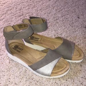 Ladies sandals sz 8.5
